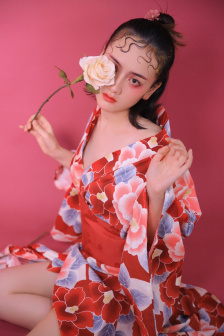 被两个按摩师用春药按摩